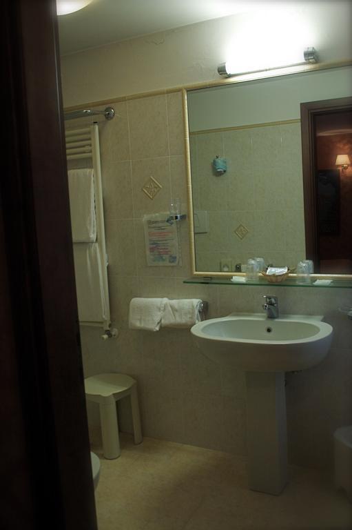 Twin Room Private Bathroom,1354141265:JPEG
